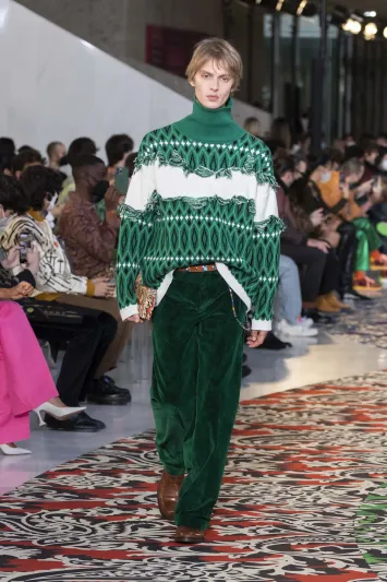 مجموعة Etro المشوقة تمزج بين المغامرة والمعرفة