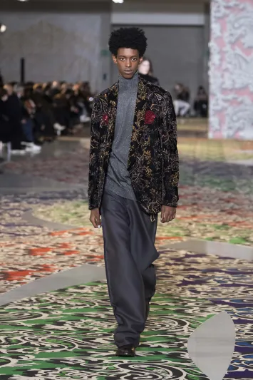 مجموعة Etro المشوقة تمزج بين المغامرة والمعرفة