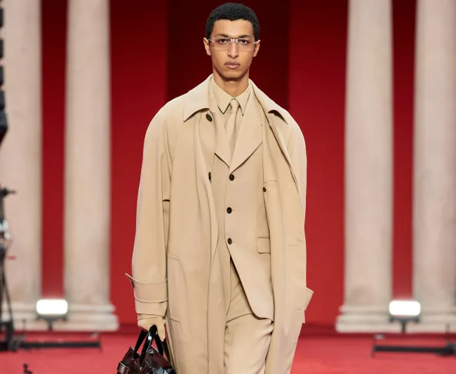 FERRAGAMO .. تدخل حقبة مشرقة مع Maximilian Davis