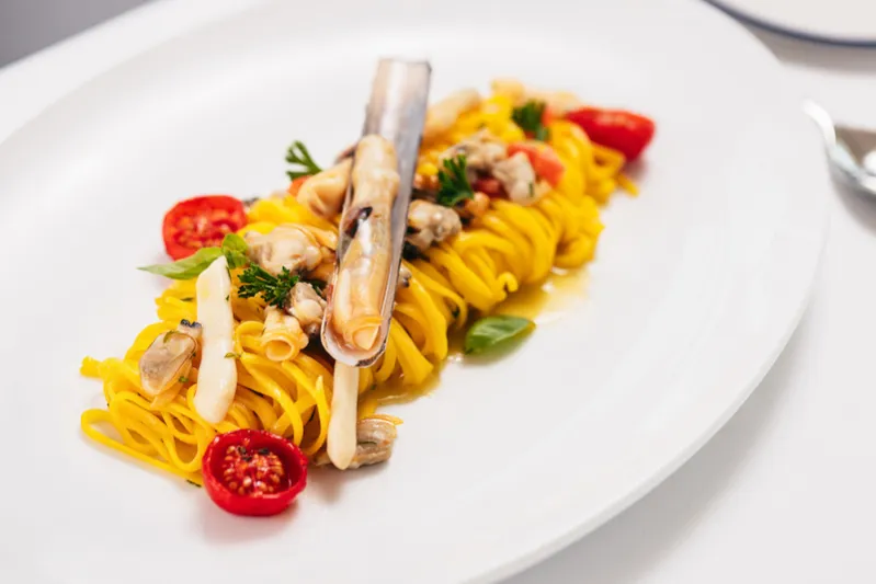 لورينزو بوكاريني يقدم أطباقًا جديدة في مطعم «لامو بيسترو ديل ماري»