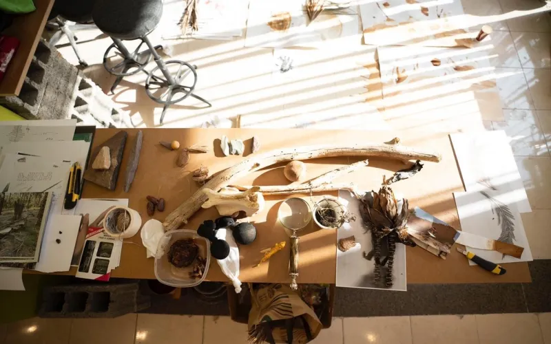 «الاستوديو المفتوح» في «العلا».. رحلة من عبق التراث للإبداع الفني المعاصر