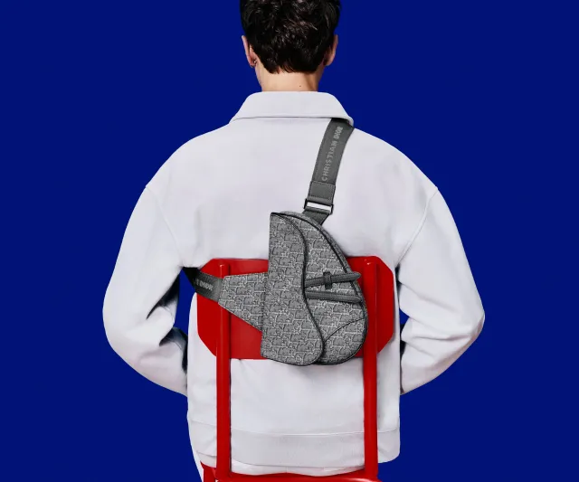 عودة قماش Oblique الأسطوريّ من Dior إلى الواجهة من جديد!