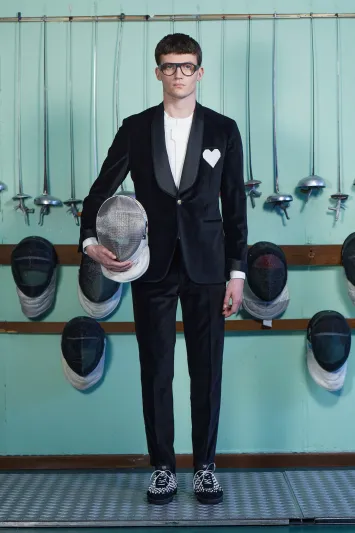 البدلة الرسمية: أناقة خالصة لم ينل منها الزمن