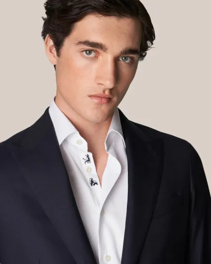 قميص يرتبط سعره بحركة سوق الأسهم.. فما القصة؟