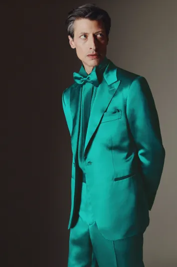 البدلة الرسمية: أناقة خالصة لم ينل منها الزمن