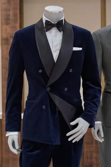 البدلة الرسمية: أناقة خالصة لم ينل منها الزمن