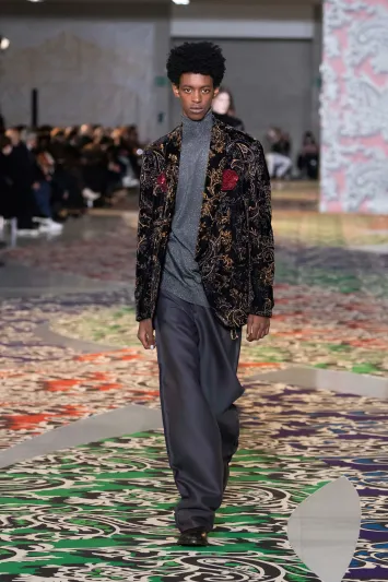 البدلة الرسمية: أناقة خالصة لم ينل منها الزمن