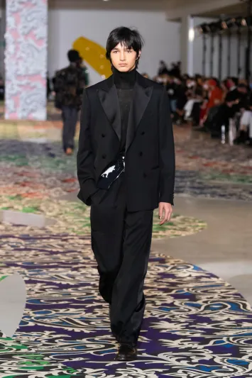 البدلة الرسمية: أناقة خالصة لم ينل منها الزمن