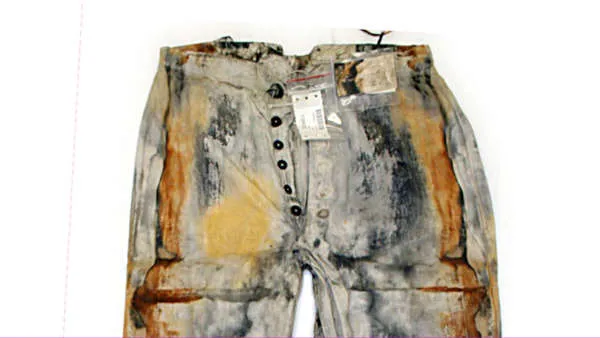 بيع زوج من السراويل القديمة بـ 114 ألف دولار.. فما قصته؟