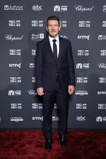 أناقة الرجال تشرق في مهرجان البحر الأحمر السينمائي