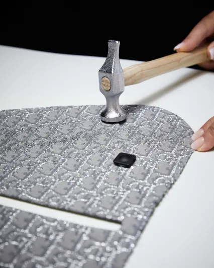 عودة قماش Oblique الأسطوريّ من Dior إلى الواجهة من جديد!