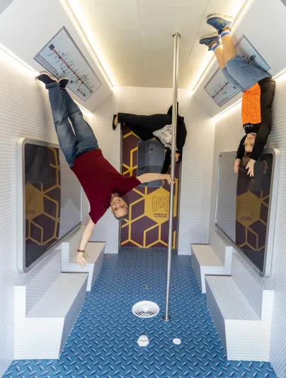 متحف الغموض بدبي.. تجربة فريدة للإنعكاس الذاتي