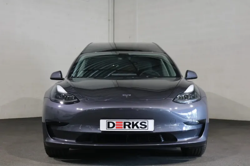 مصدر الصورة: موقع electrek طراز «Tesla Hearse 3» سيارة كهربائية بمميزات خاصة لنقل الموتى