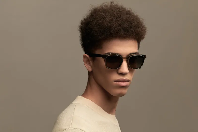 Aether تطرح أول نظارة للرؤية والسمع في العالم