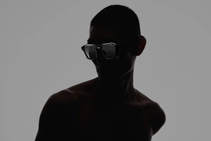 Aether تطرح أول نظارة للرؤية والسمع في العالم