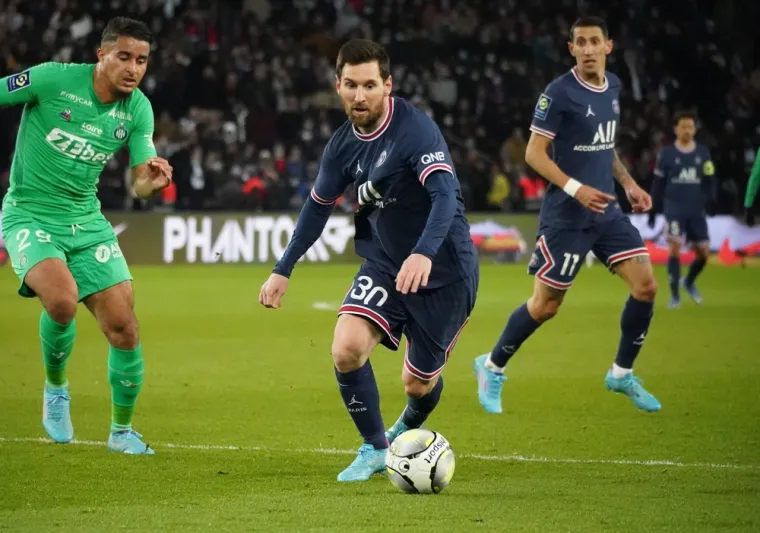 «ميسي» و«كريستيانو» في منافسة خاصة.. أعلى 10 رياضيين أجرًا وتحقيقًا للأرباح في 2022