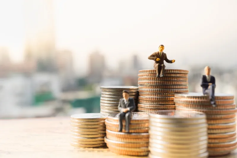 مصدر الصورة - shutterstock دراسة: مُصادقة الأثرياء في الطفولة تُزيد دخل الأفراد في المستقبل