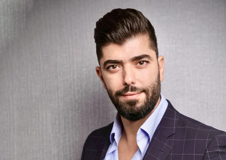 محمد نصار يكتب: من حيث تسلل النور