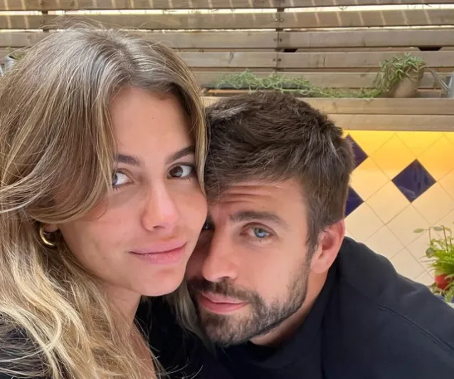 «بيكيه» يرد على «شاكيرا» بأول صورة له مع صديقته «كلارا شيا»