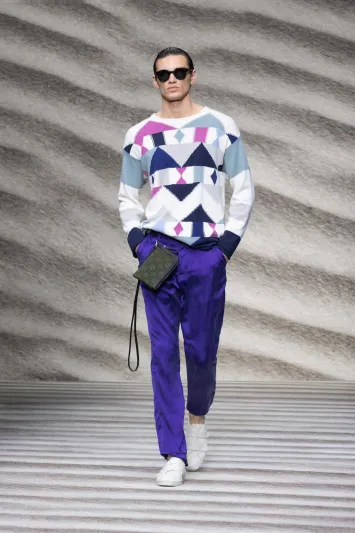 أزياء جيورجيو أرماني لربيع وصيف 2023 مرحة ومريحة