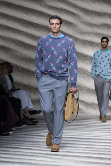 أزياء جيورجيو أرماني لربيع وصيف 2023 مرحة ومريحة