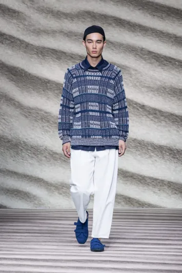 أزياء جيورجيو أرماني لربيع وصيف 2023 مرحة ومريحة