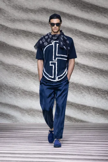 أزياء جيورجيو أرماني لربيع وصيف 2023 مرحة ومريحة