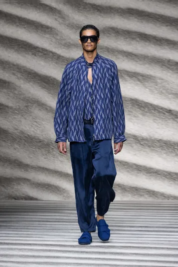 أزياء جيورجيو أرماني لربيع وصيف 2023 مرحة ومريحة