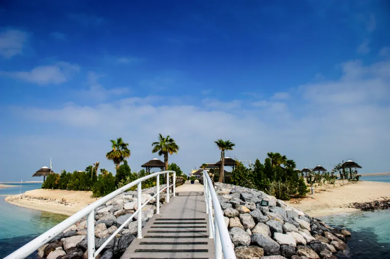 جزيرة للبيع في دبي .. والسعر 80 مليون درهم (فيديو)