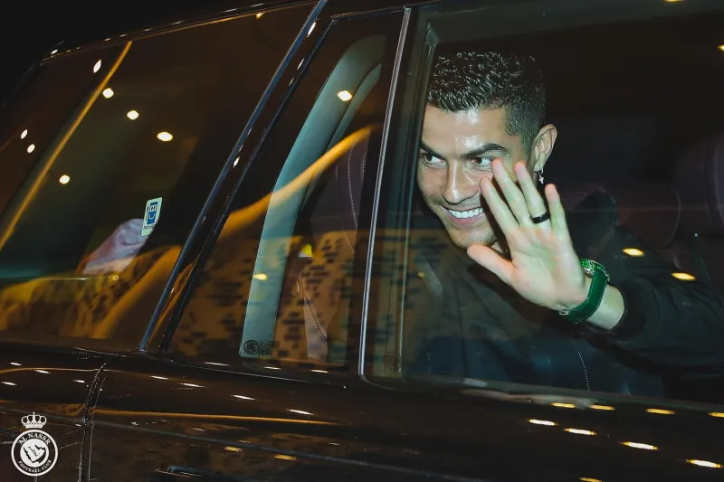 كريستيانو رونالدو يصل إلى المملكة للانضمام لنادي النصر (صور)