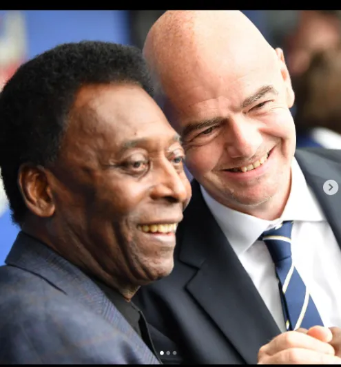 رئيس «فيفا» يثير غضبًا واسعًا بسبب «سيلفي بيليه»