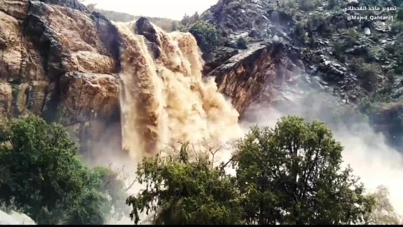 مشاهد ساحرة لـ«شلال السليمية» في المدينة المنورة