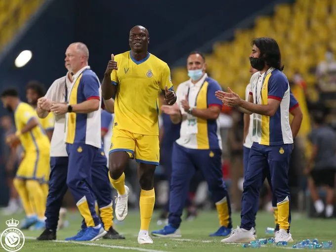 تقارير: «فينسنت أبو بكر» بديل «كريستيانو رونالدو» في مانشستر يونايتد