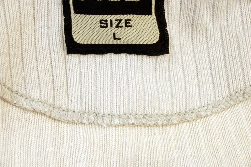 لعشاق التسوق الإلكتروني.. كم يساوي مقاس «لارج» للرجال بالأرقام؟