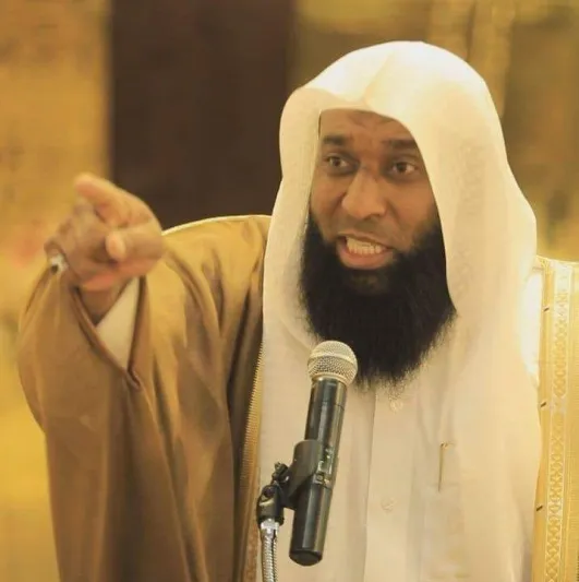 بعد أنباء عن وفاته.. الشيخ بدر المشاري يطمئن محبيه