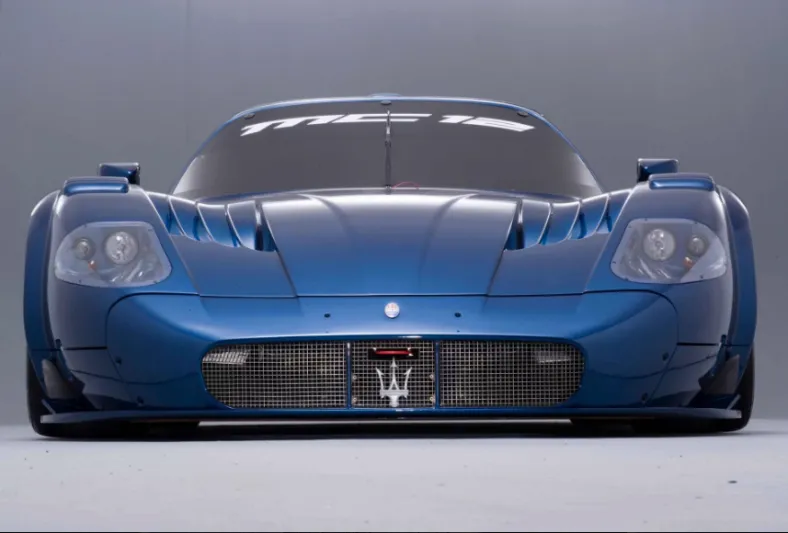 عرض سيارة «مازيراتي MC12» النادرة للبيع