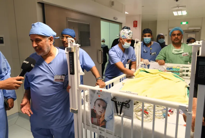 فصل التوأم السيامي العراقي «عمر وعلي» بعد جراحة مُعقدة استغرقت 11 ساعة