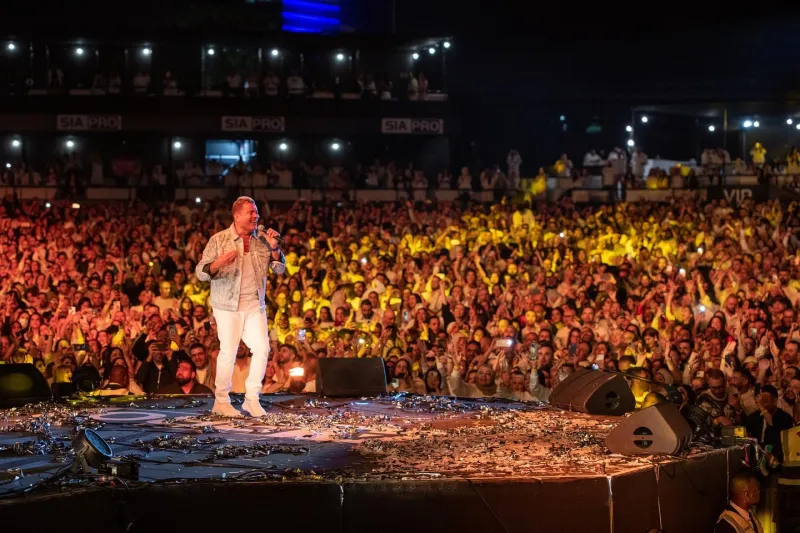 وسط حضور جماهيري غفير.. حفل أسطوري لعمرو دياب في دبي