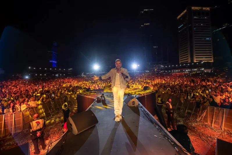 وسط حضور جماهيري غفير.. حفل أسطوري لعمرو دياب في دبي