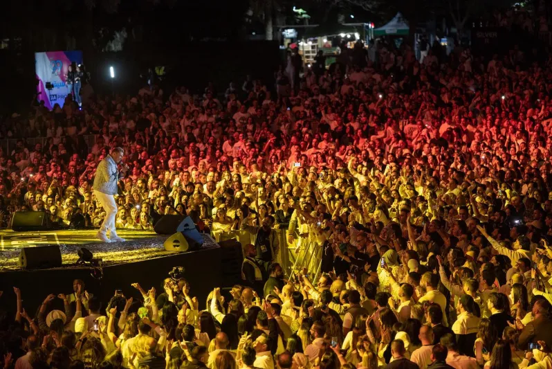 وسط حضور جماهيري غفير.. حفل أسطوري لعمرو دياب في دبي