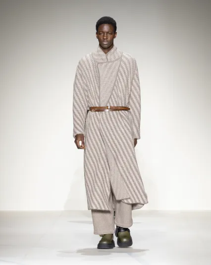 «A view from above».. مجموعة «أرماني» الجديدة لشتاء وخريف 2023-2024 (فيديو)