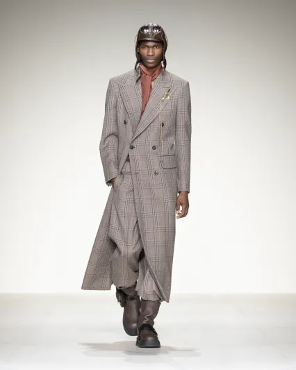 «A view from above».. مجموعة «أرماني» الجديدة لشتاء وخريف 2023-2024 (فيديو)