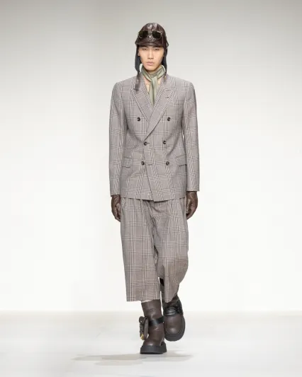 «A view from above».. مجموعة «أرماني» الجديدة لشتاء وخريف 2023-2024 (فيديو)