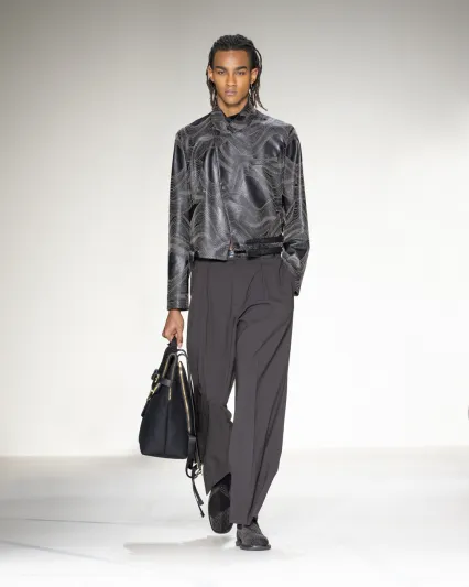 «A view from above».. مجموعة «أرماني» الجديدة لشتاء وخريف 2023-2024 (فيديو)