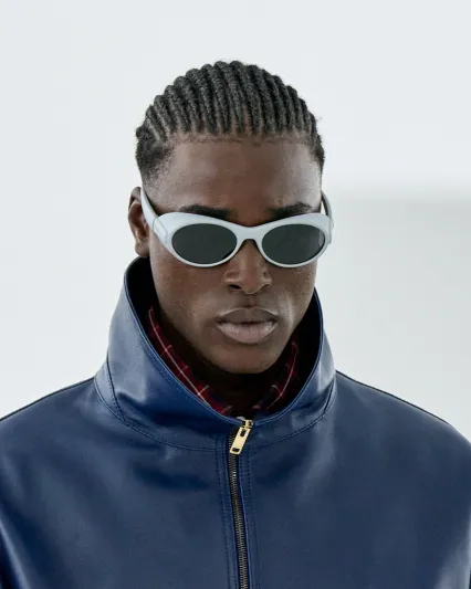 جيفنشي تعرض مجموعتها الجديدة في أسبوع باريس للموضة