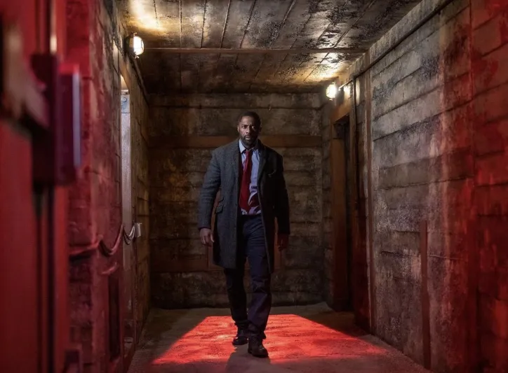 «إدريس ألبا» يكشف موعد عرض فيلمه الجديد «Luther: The Fallen Sun»