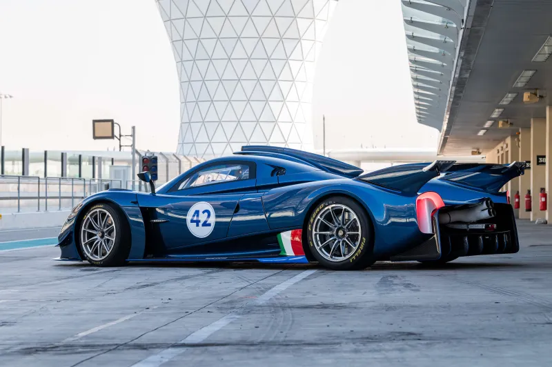 باغاني هويرا آر.. لقاء السحر مع الأداء العالي