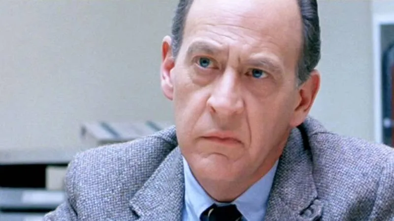 وفاة الممثل الأمريكي إيرل بوين عن عمر يناهز 82 عامًا