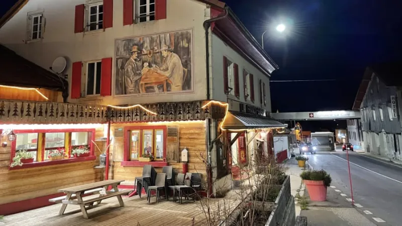 فندق يُتيح النوم في دولتين في آن واحد (فيديو)