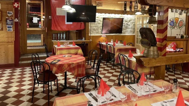 فندق يُتيح النوم في دولتين في آن واحد (فيديو)